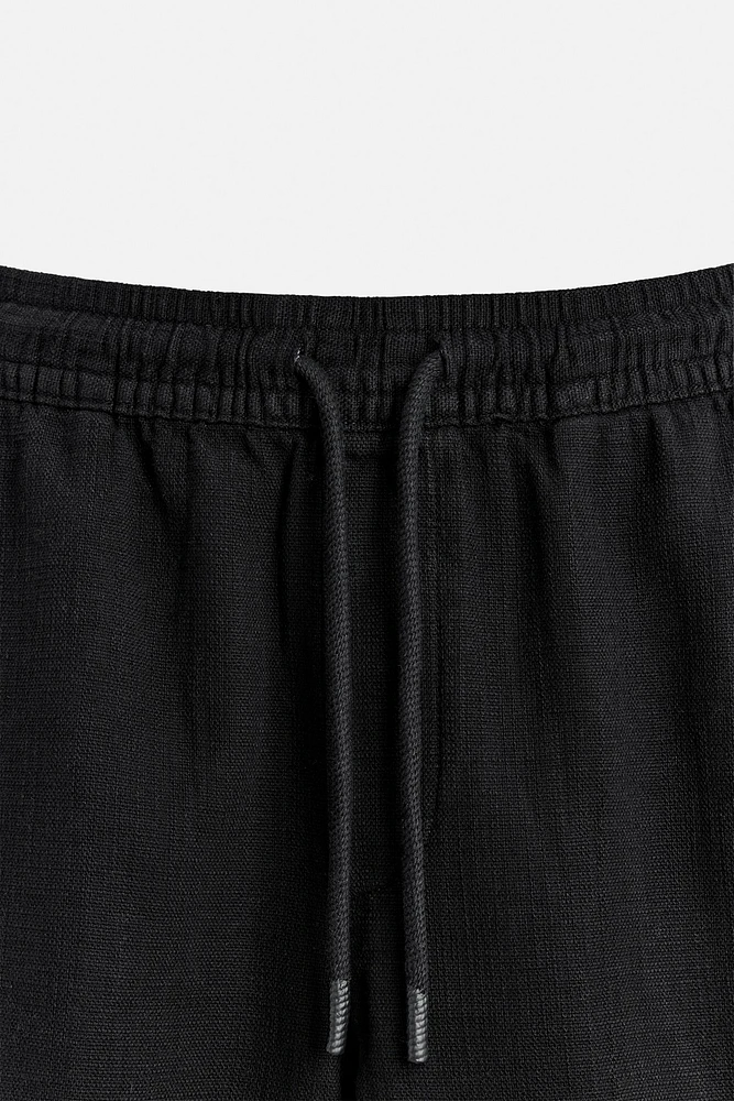 TEXTURED REGULAR FIT SHORTS