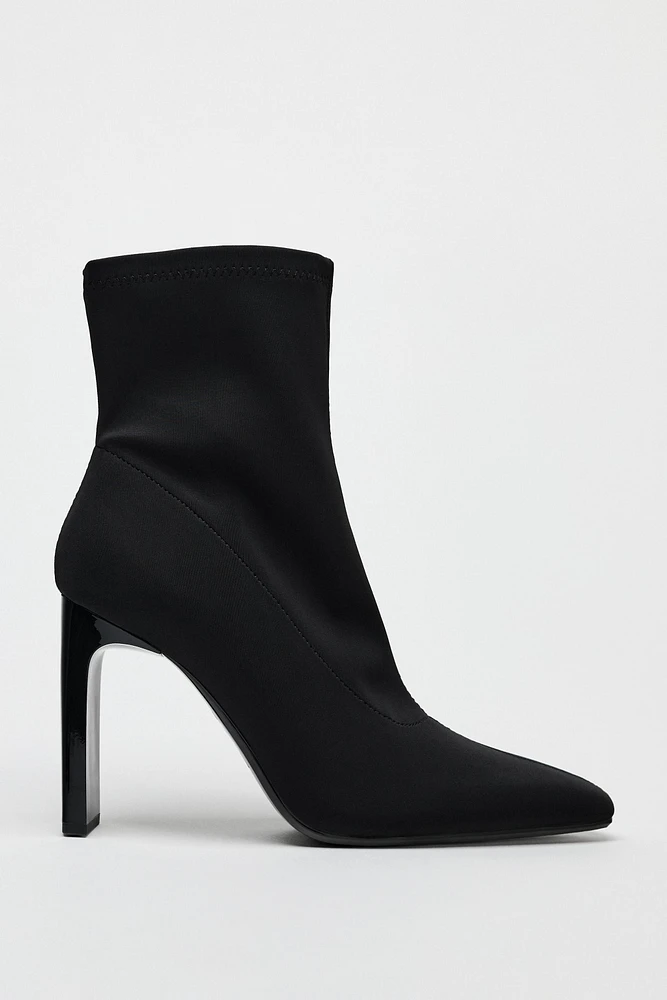 HEELED ANKLE BOOTS WITH TOPSTITCHING