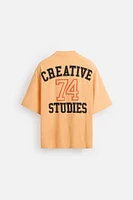 T-SHIRT À IMPRIMÉ STYLE UNIVERSITAIRE