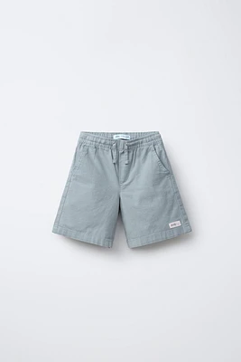 BERMUDA EN COTON COUPE AMPLE ÉTIQUETTE
