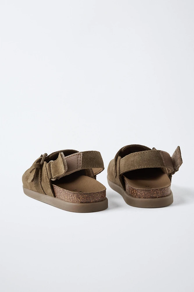 LEATHER BUCKLE CLOGS