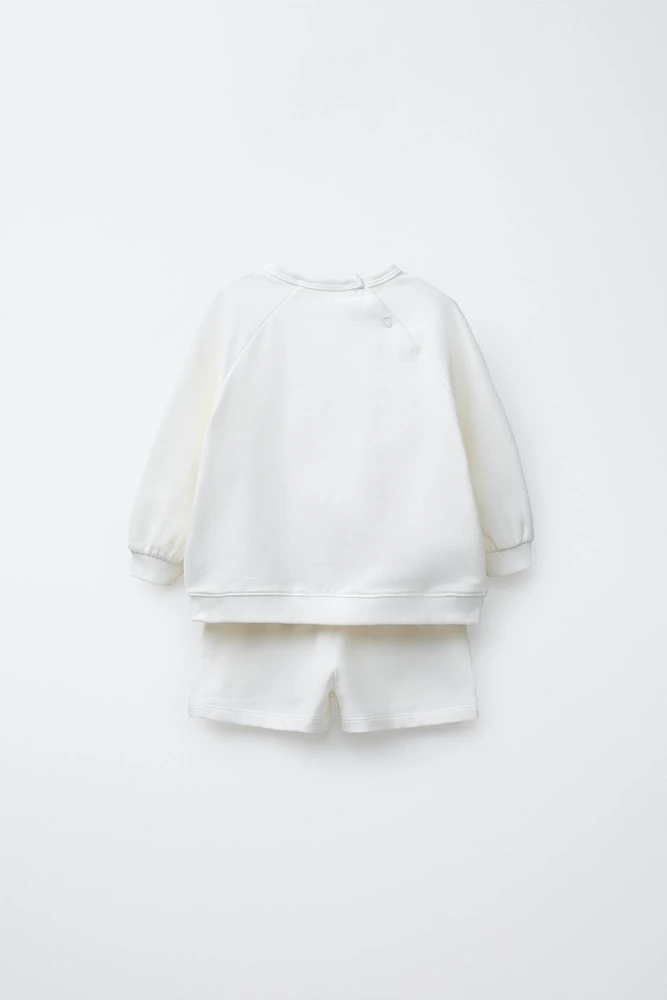 ENSEMBLE SWEAT-SHIRT ET BERMUDA ÉTIQUETTE