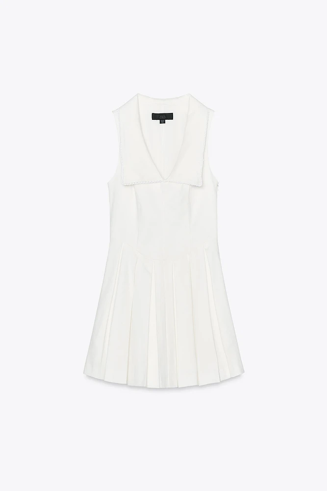 ROBE COURTE À COL CLAUDINE