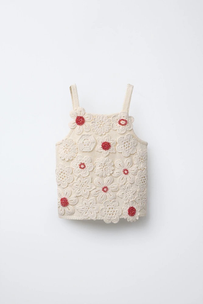TOP EN MAILLE AVEC VERROTERIES