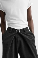 PLEATED BAGGY JEANS