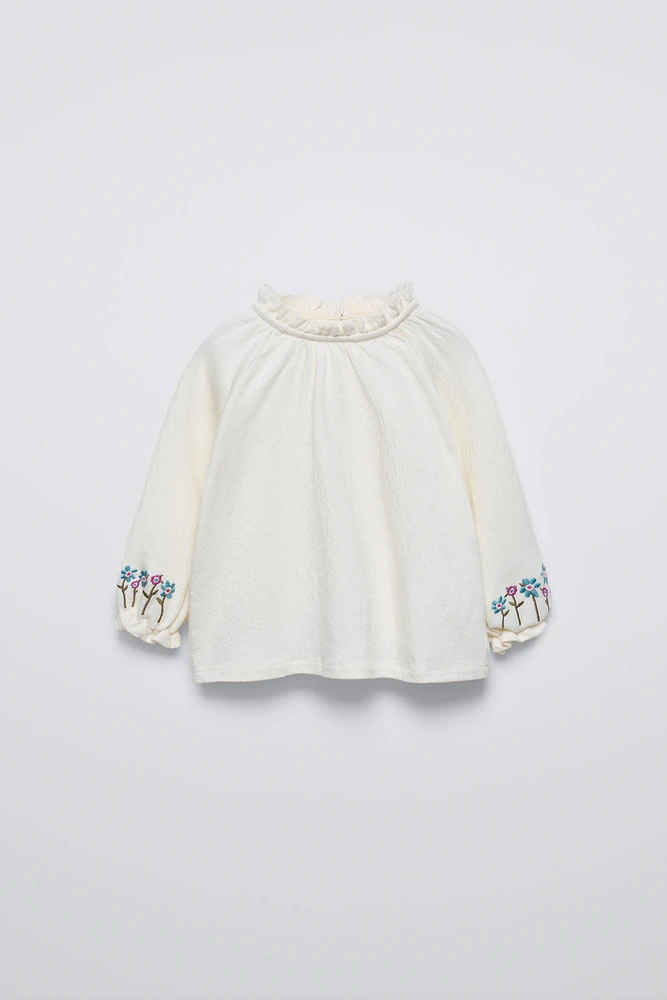 EMBROIDERED FLOWER T-SHIRT