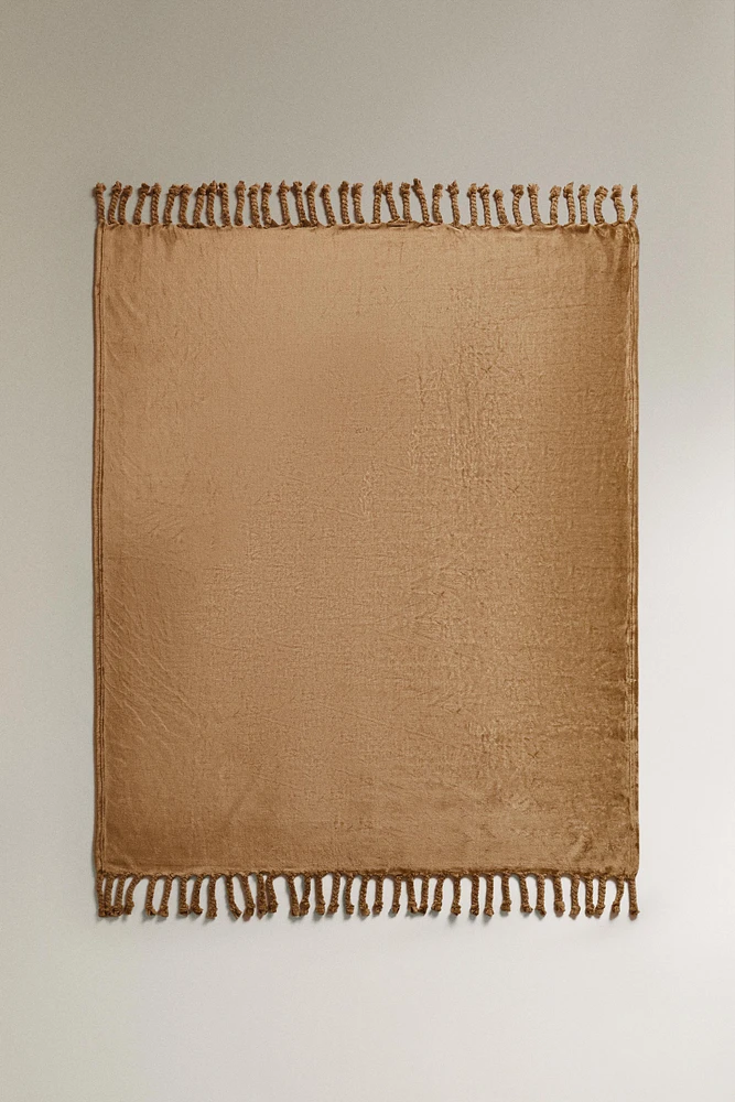 FLEECE BLANKET WITH FRINGING