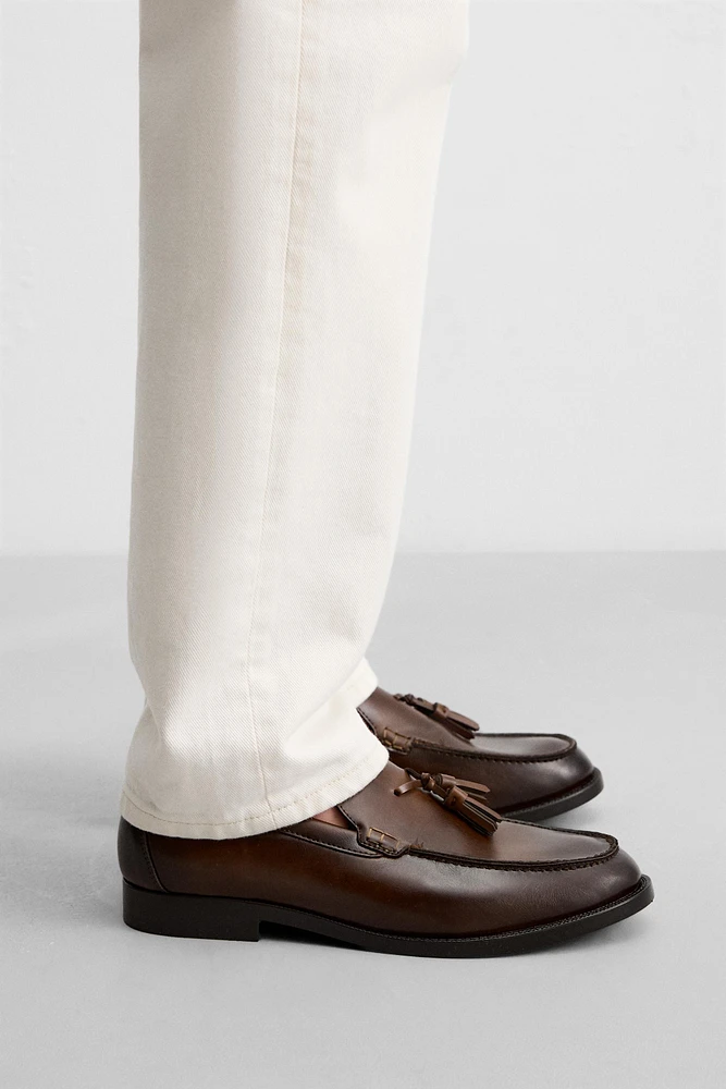 MOCASSINS CHICS À POMPONS