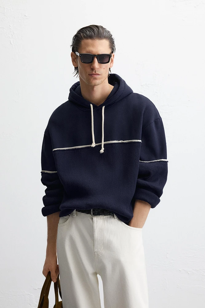 CONTRAST RELAXED FIT SWEATSHIRT