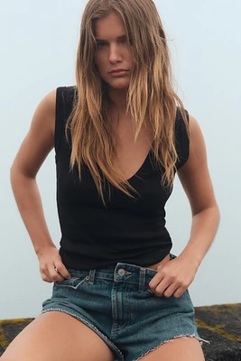 V-NECK TOP