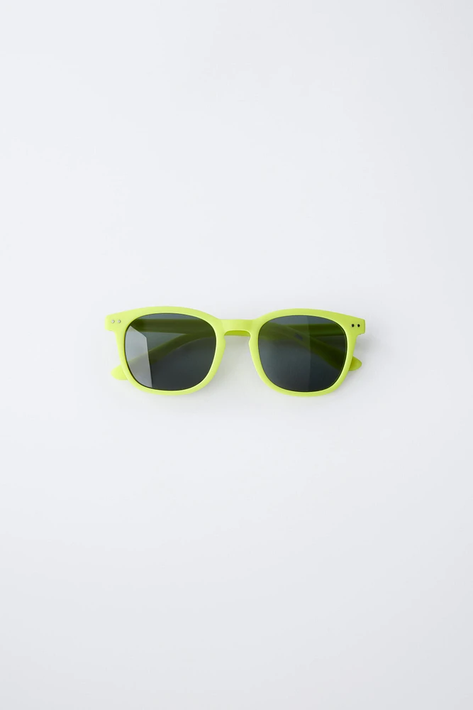 MOLDABLE SUNGLASSES