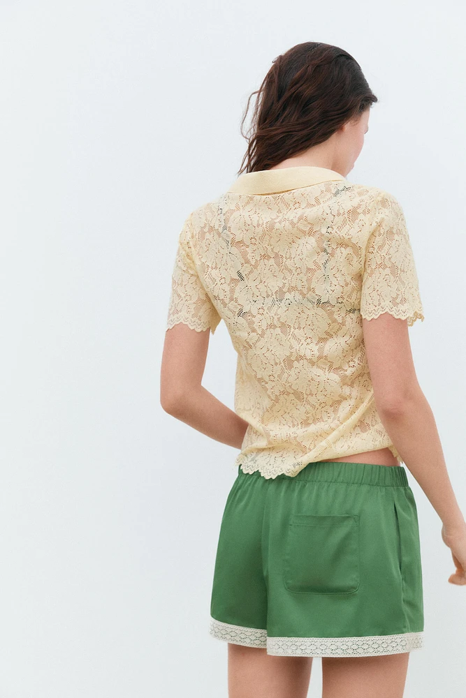 SHORTS SATINÉS AVEC DENTELLE