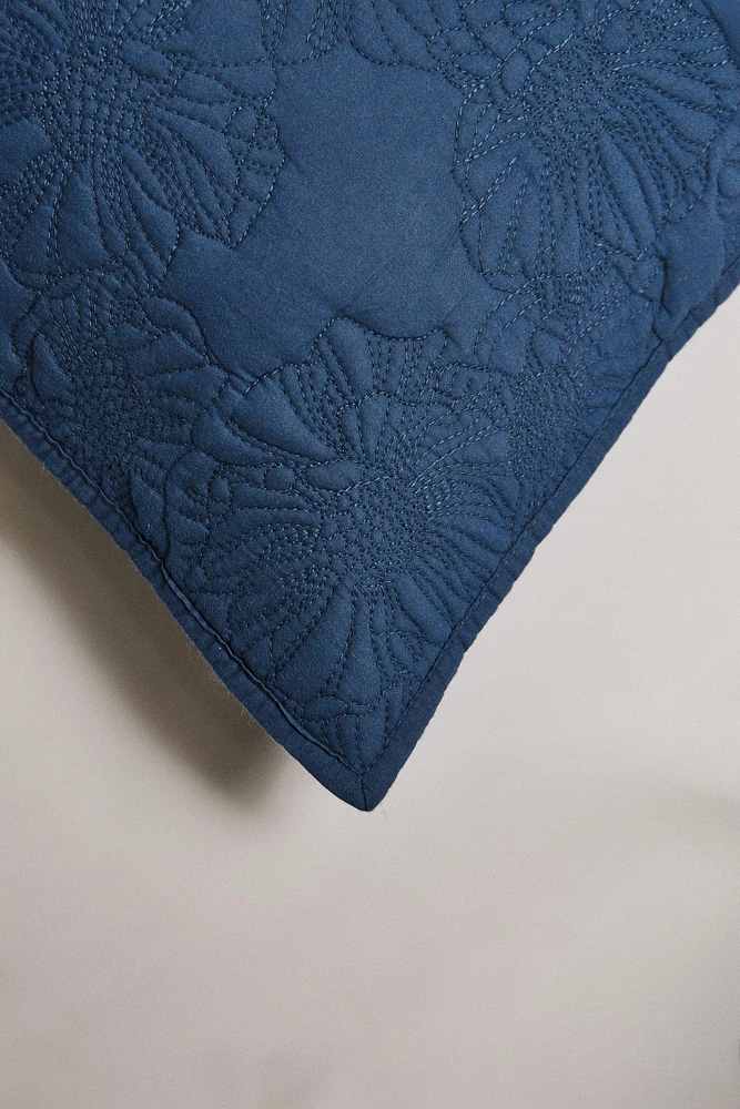 CONTRAST PILLOW SHAM FOR QUILT WITH RAISED FLORAL DESIGN