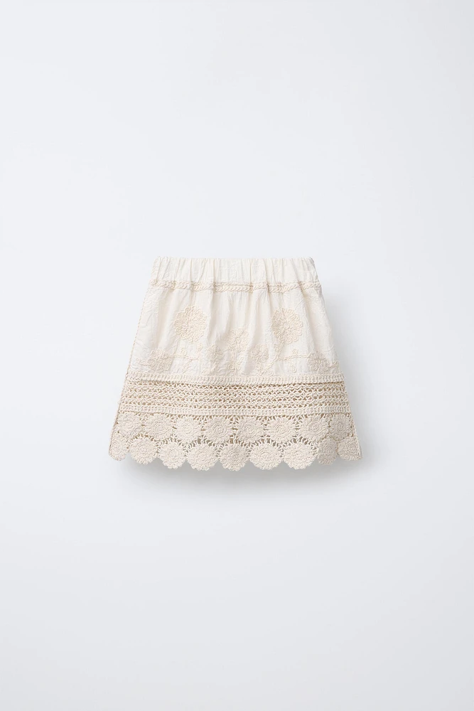 EMBROIDERED FLORAL SKIRT