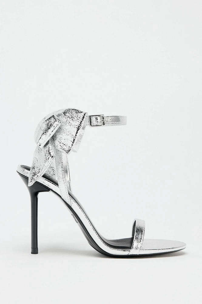 METALLIC EFFECT BOW SANDALS