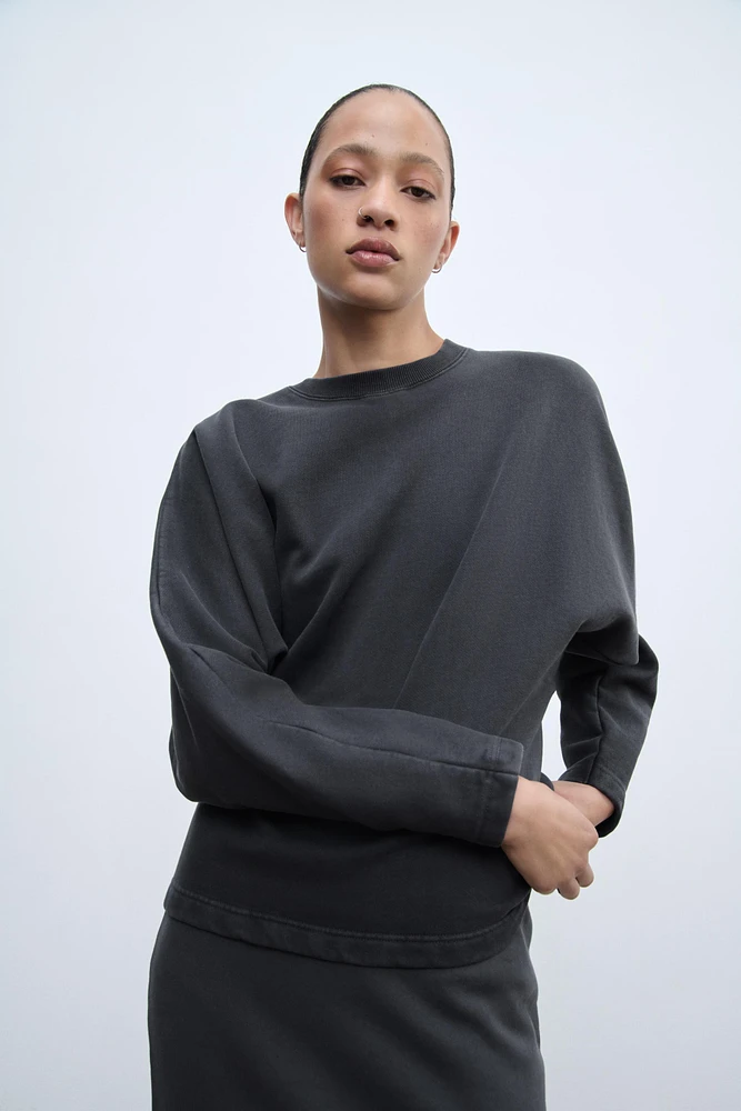 FITTED LONG SLEEVE SWEATSHIRT