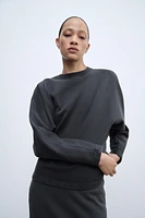 FITTED LONG SLEEVE SWEATSHIRT