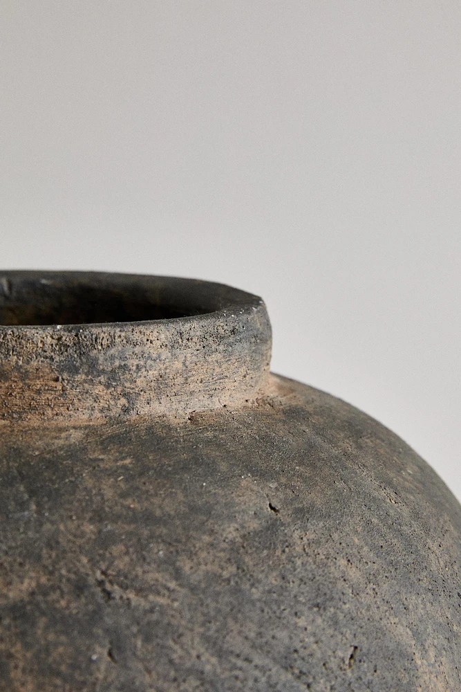 VASE CÉRAMIQUE TEXTURE USÉE
