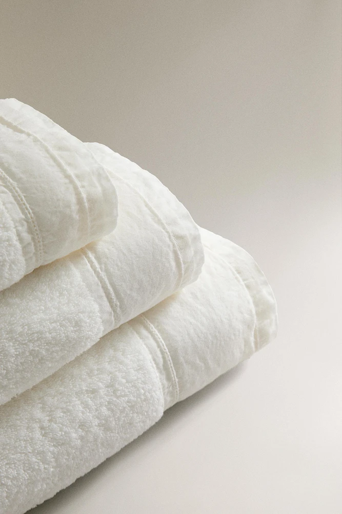 COTTON BATH TOWEL WITH LINEN BORDER