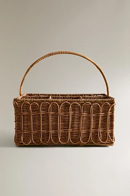 PICNIC HAMPER WITH A RATTAN HANDLE