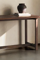 TABLE WITH AN AGED FINISH