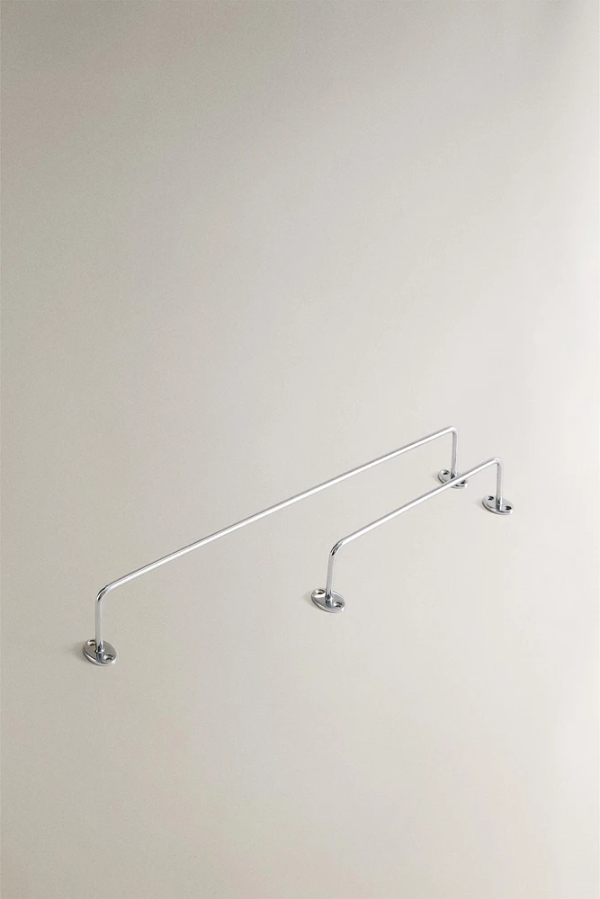 SILVER METAL TOWEL RACK