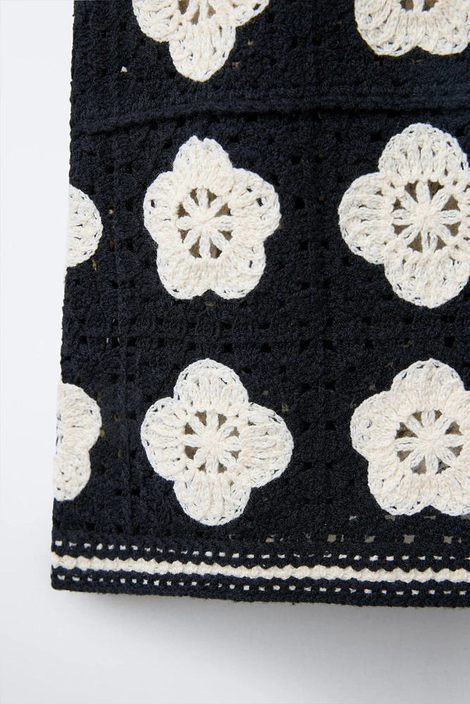 TOP EN MAILLE À FLEURS
