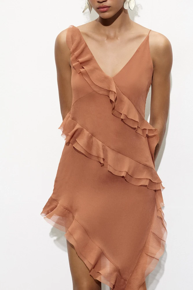 ROBE ASYMÉTRIQUE À VOLANTS