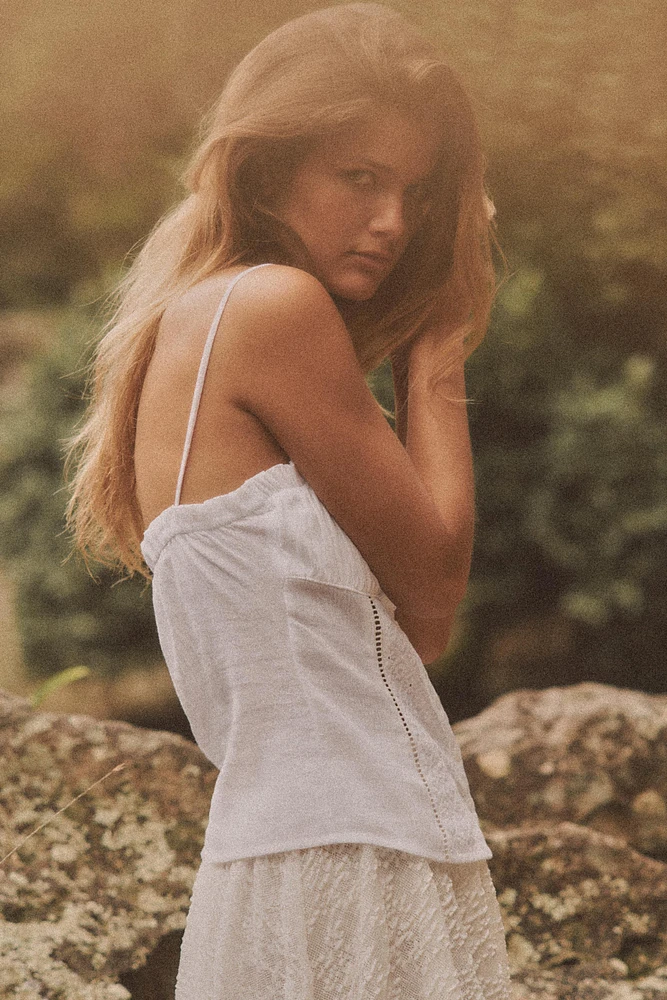 EMBROIDERED TOP