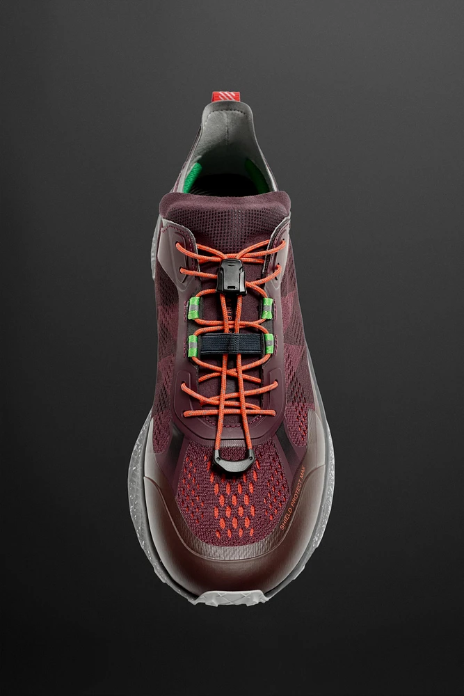 RUNNING SNEAKERS