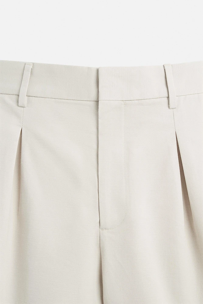 PLEATED COTTON LINEN SHORTS