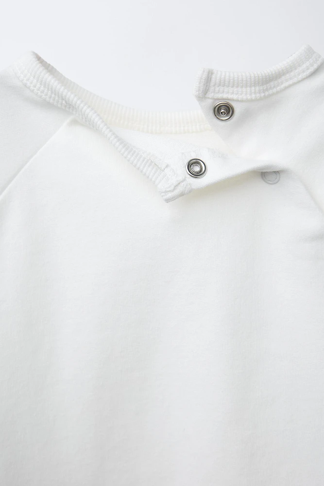 ENSEMBLE SWEAT-SHIRT ET BERMUDA ÉTIQUETTE