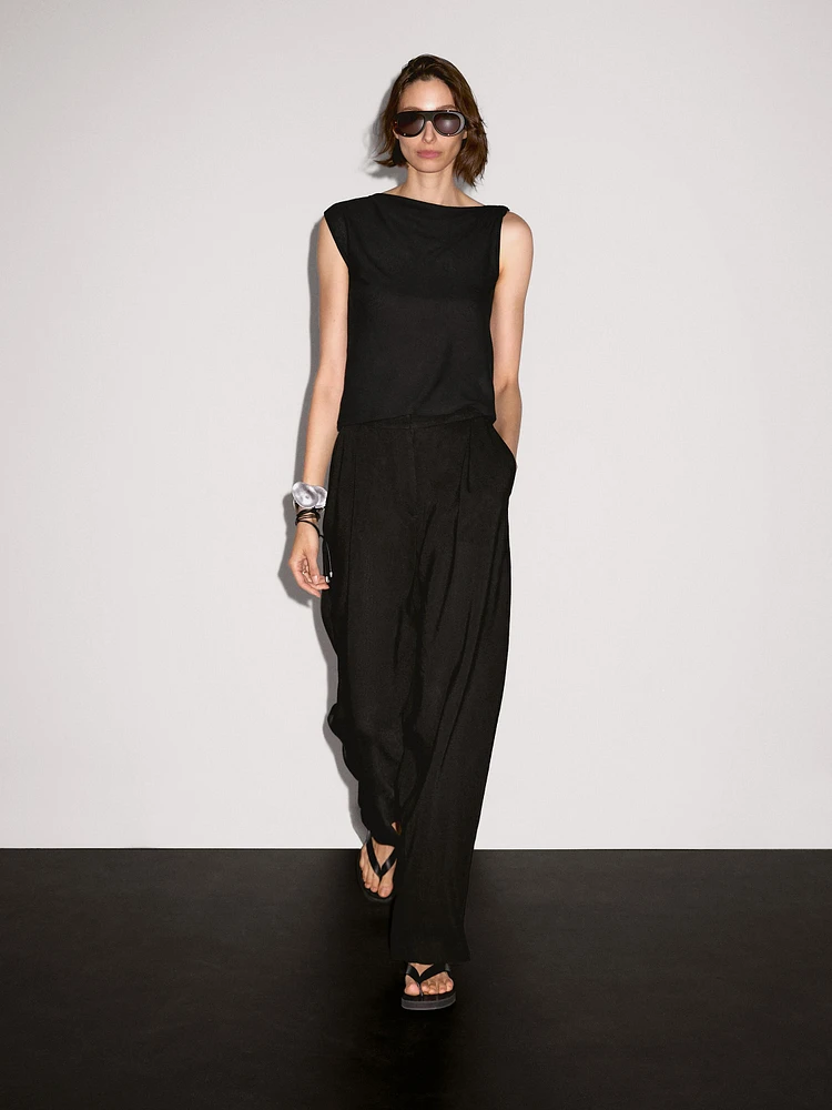 Asymmetric top with knot detail