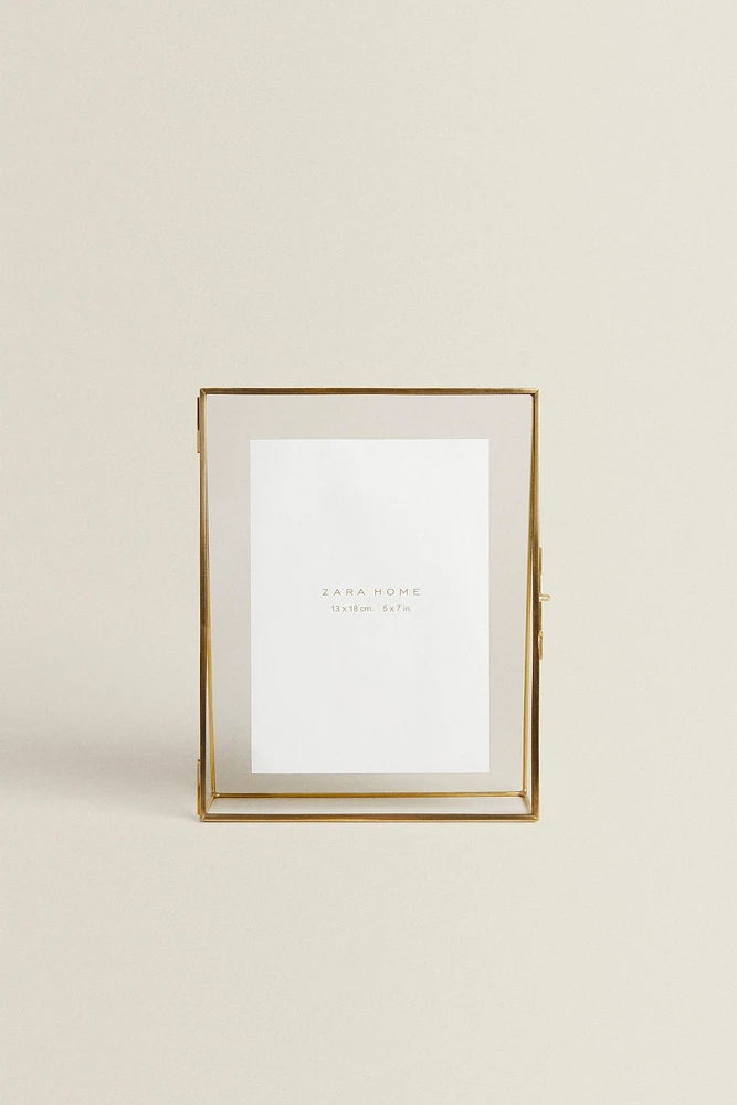 TRIANGULAR STRUCTURE PICTURE FRAME