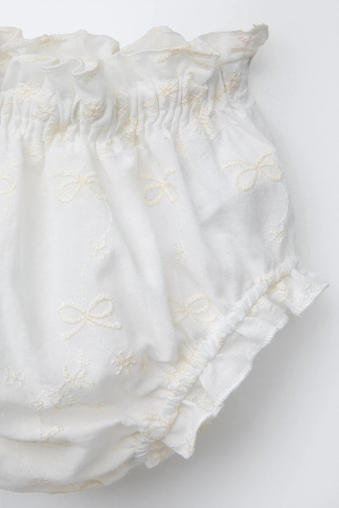 BLOUSE ET CULOTTE BRODÉES À NŒUDS