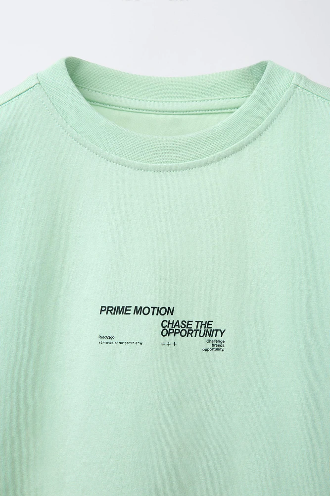 T-SHIRT SPORTY ÉTIQUETTE INSCRIPTION