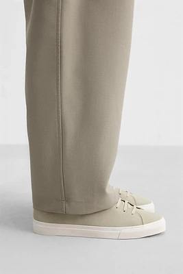 BASIC SNEAKER