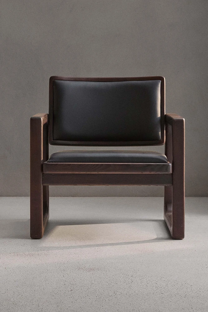 LOUNGE CHAIR 03