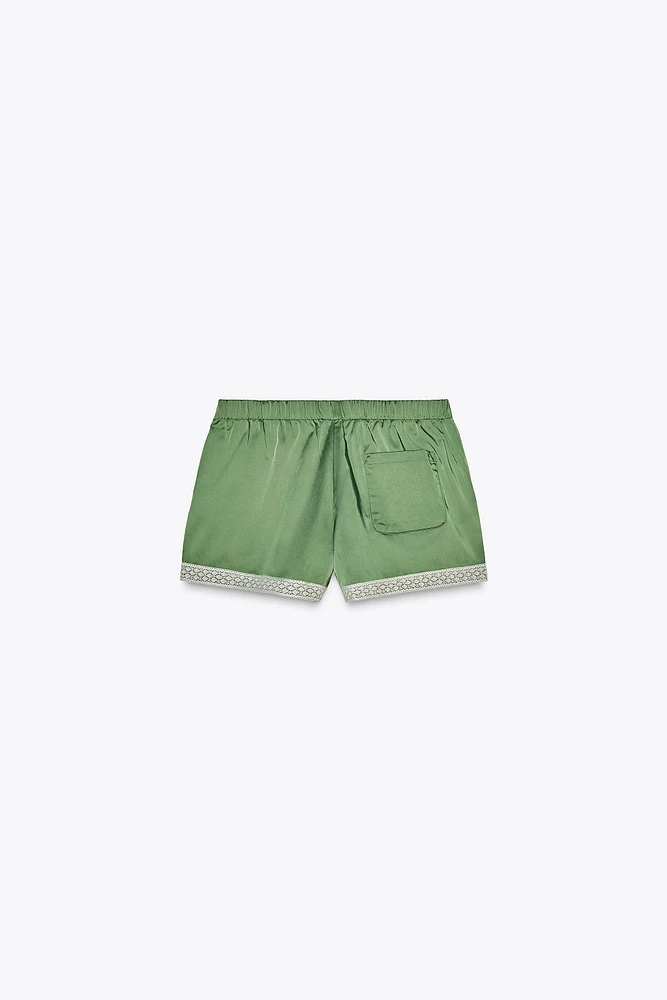 SHORTS SATINÉS AVEC DENTELLE