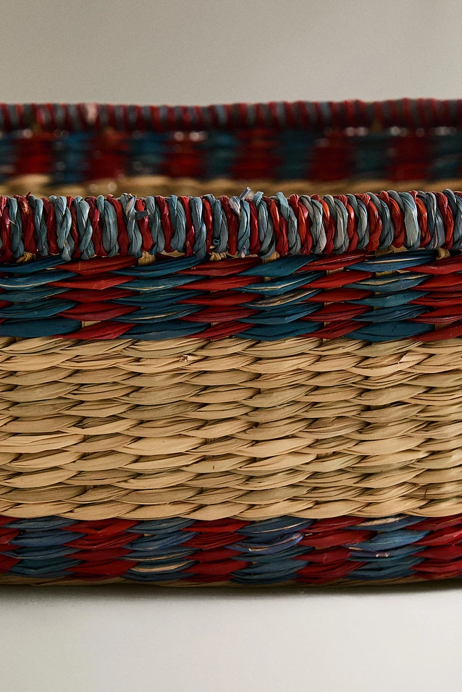 CONTRAST OVAL SEAGRASS BASKET