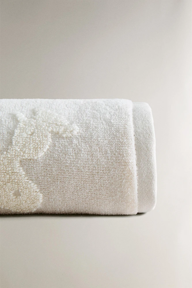 CHILDREN’S  PEANUTS™ SILHOUETTE VELOUR BATH TOWEL