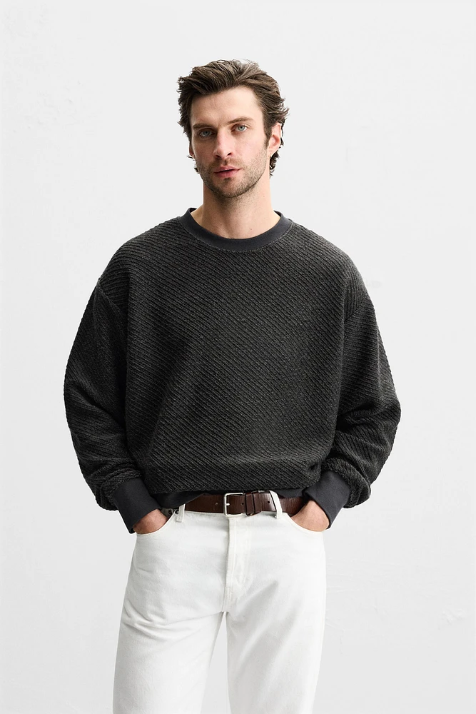 DIAGONAL TEXTURED SWEATSHIRT