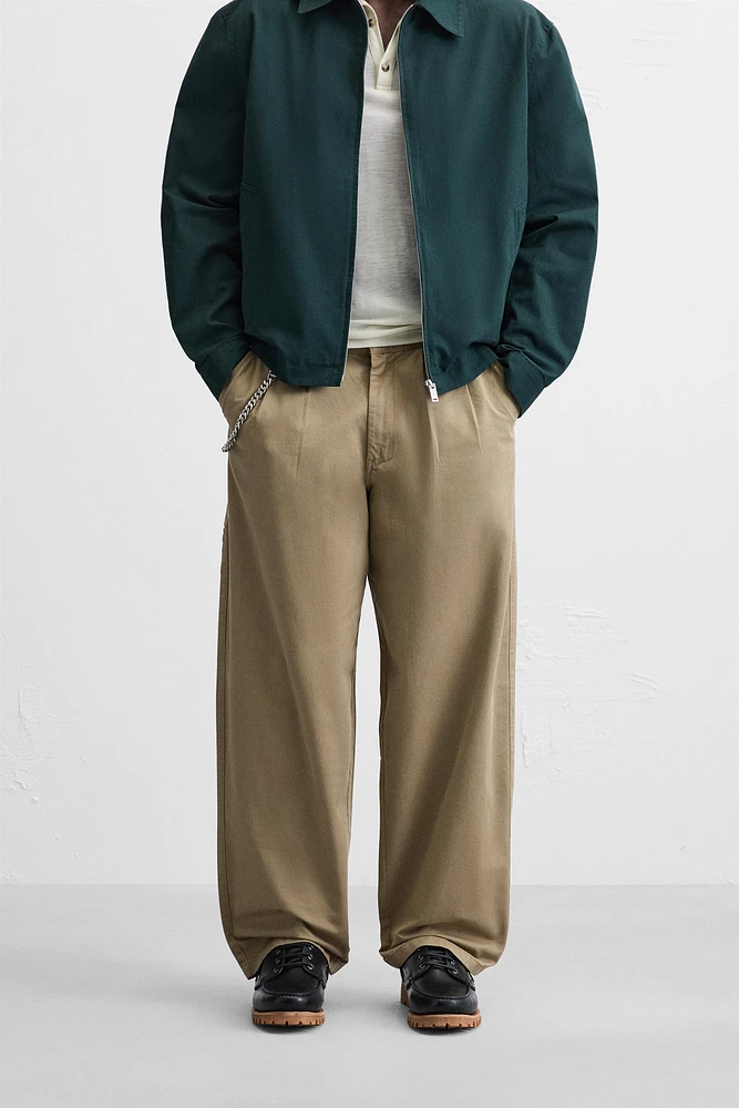 PANTALON RELAXED FIT À PLIS