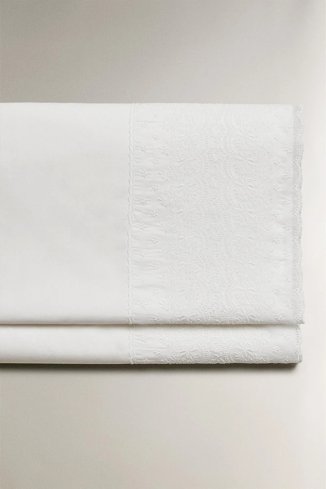 DRAP PLAT BRODÉ