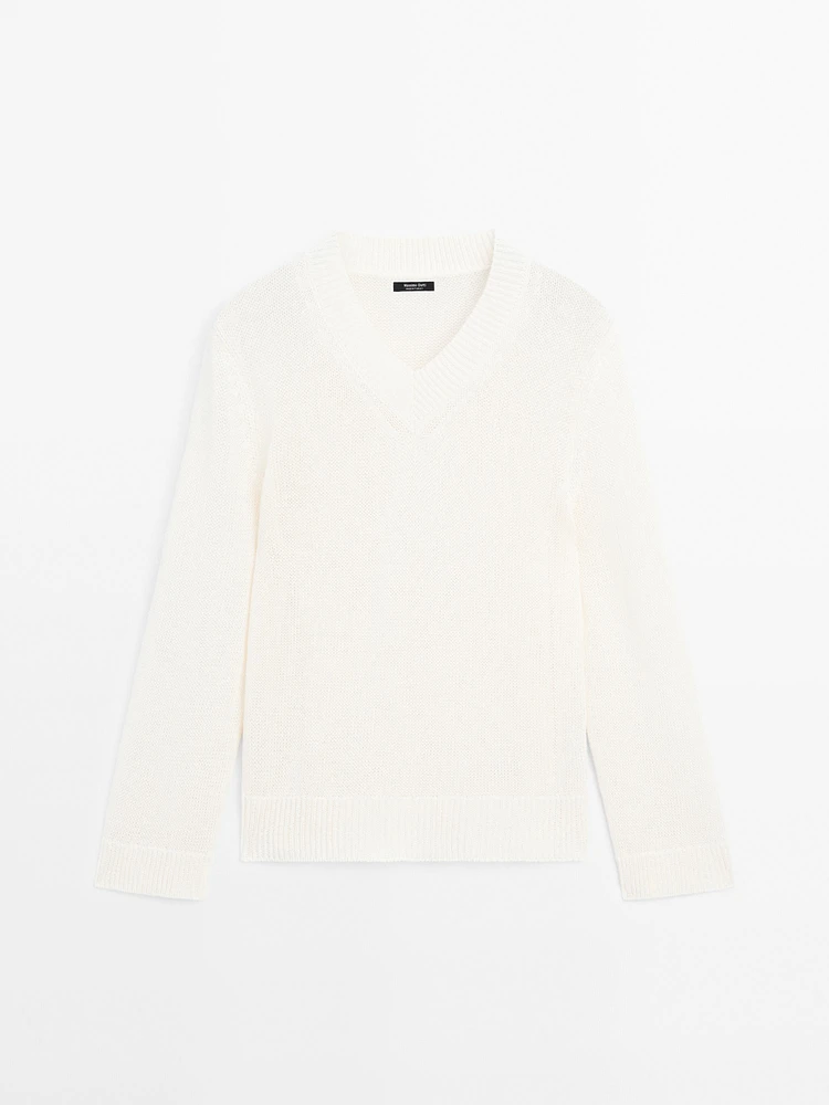 Cotton blend V-neck sweater
