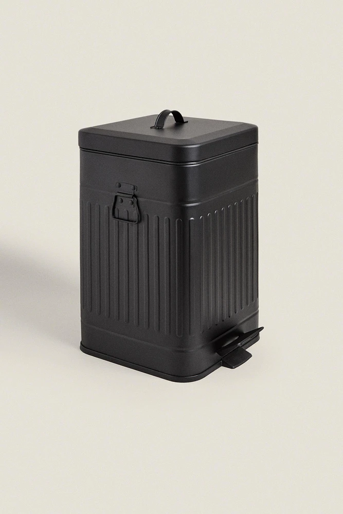 SMALL KITCHEN TRASH CAN