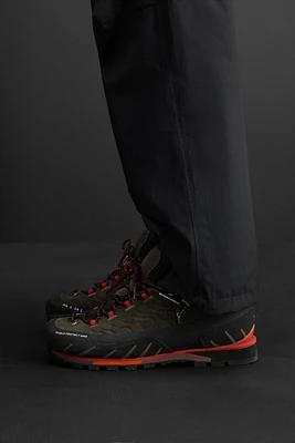 HIKING SHOES