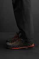 HIKING SHOES