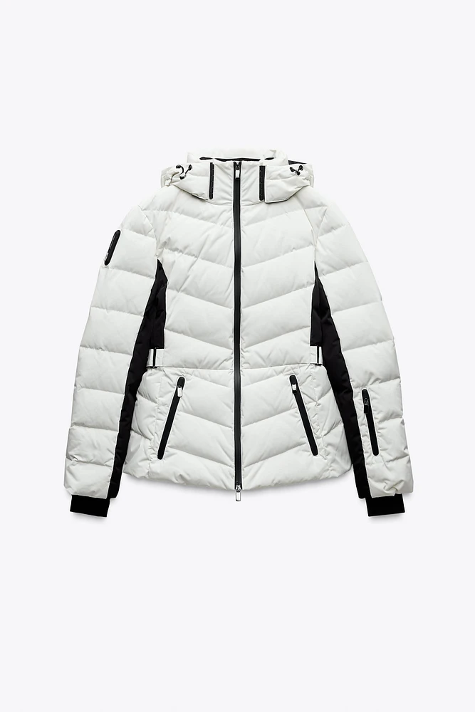DOUDOUNE AVEC TISSU RÉSISTANT À L'EAU
ET COUPE-VENT TECHNOLOGIE RECCO® COLLECTION SKI