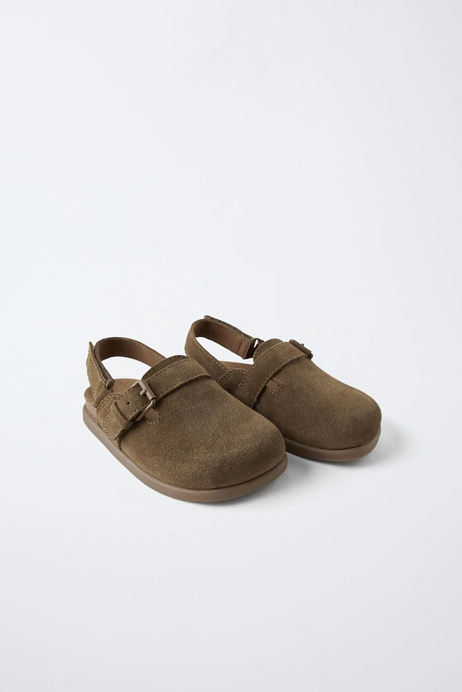 LEATHER BUCKLE CLOGS